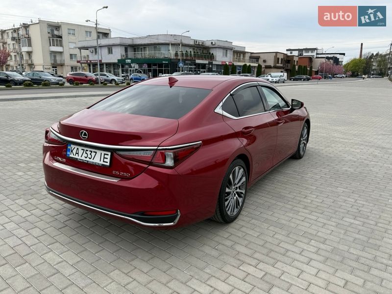 Седан Lexus ES 2020 в Ужгороде