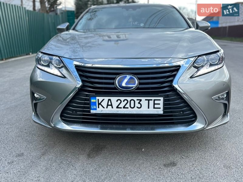 Седан Lexus ES 2017 в Киеве