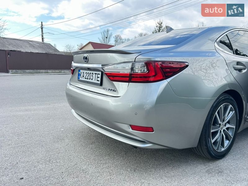 Седан Lexus ES 2017 в Киеве
