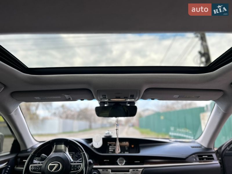 Седан Lexus ES 2017 в Киеве