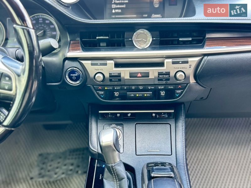 Седан Lexus ES 2017 в Киеве