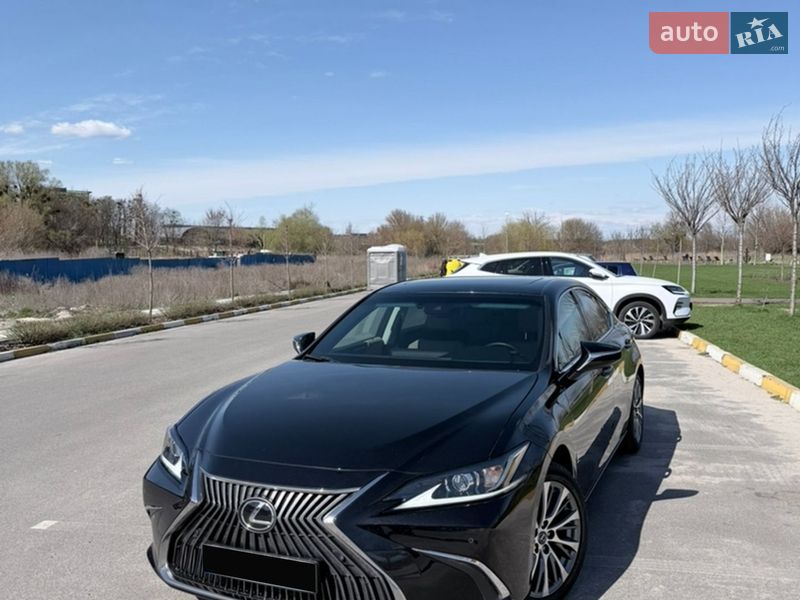 Lexus ES 2019