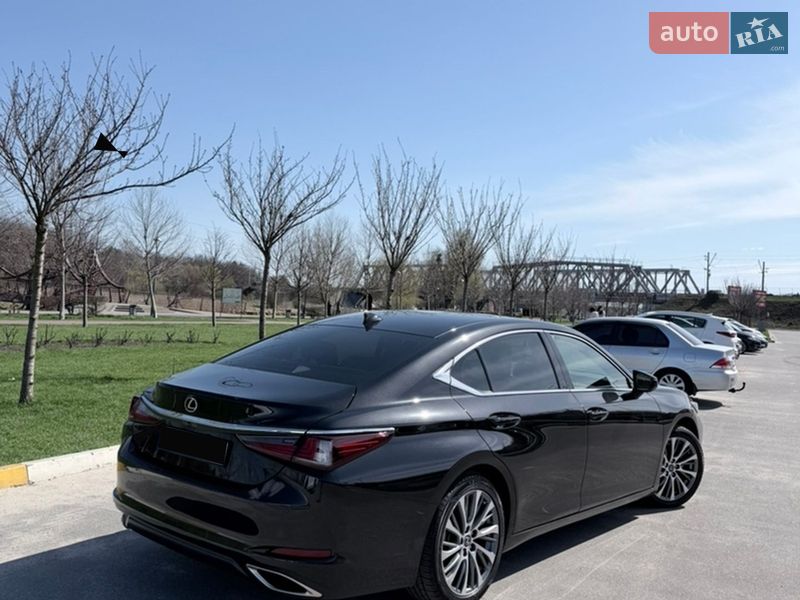 Седан Lexus ES 2019 в Киеве