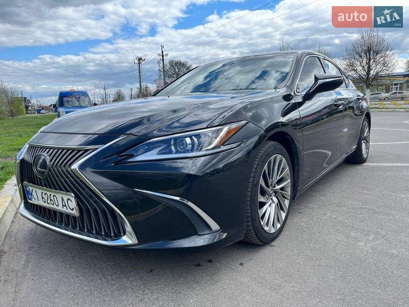 Седан Lexus ES 2018 в Киеве
