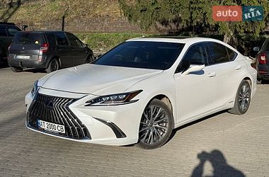 Седан Lexus ES 2019 в Косові