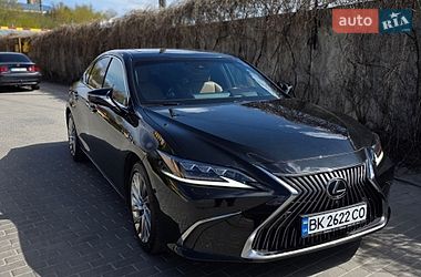 Седан Lexus ES 2018 в Рівному
