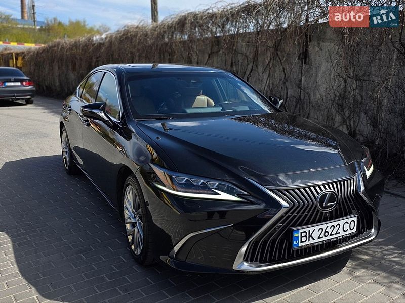 Седан Lexus ES 2018 в Ровно