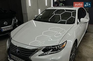 Седан Lexus ES 2016 в Киеве