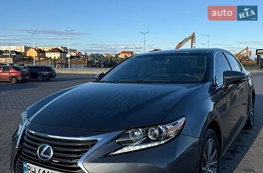 Седан Lexus ES 2015 в Черновцах