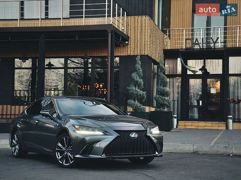 Lexus ES