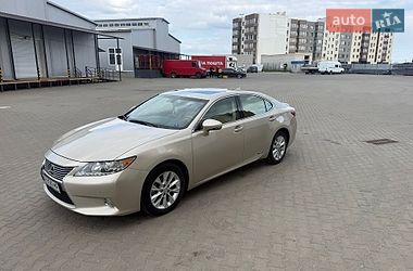Седан Lexus ES 2015 в Одесі