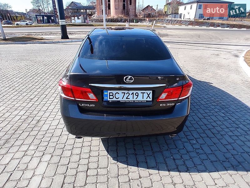 Седан Lexus ES 2011 в Львове