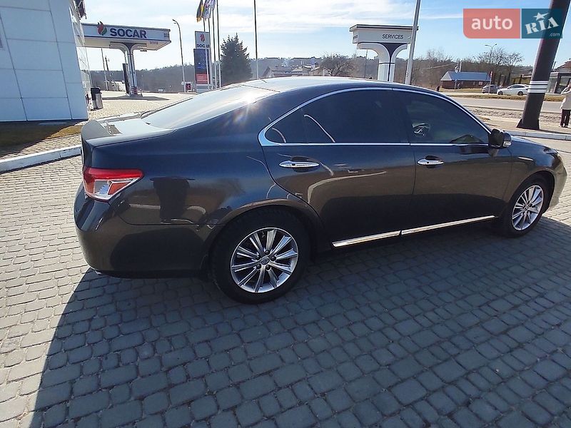Седан Lexus ES 2011 в Львове