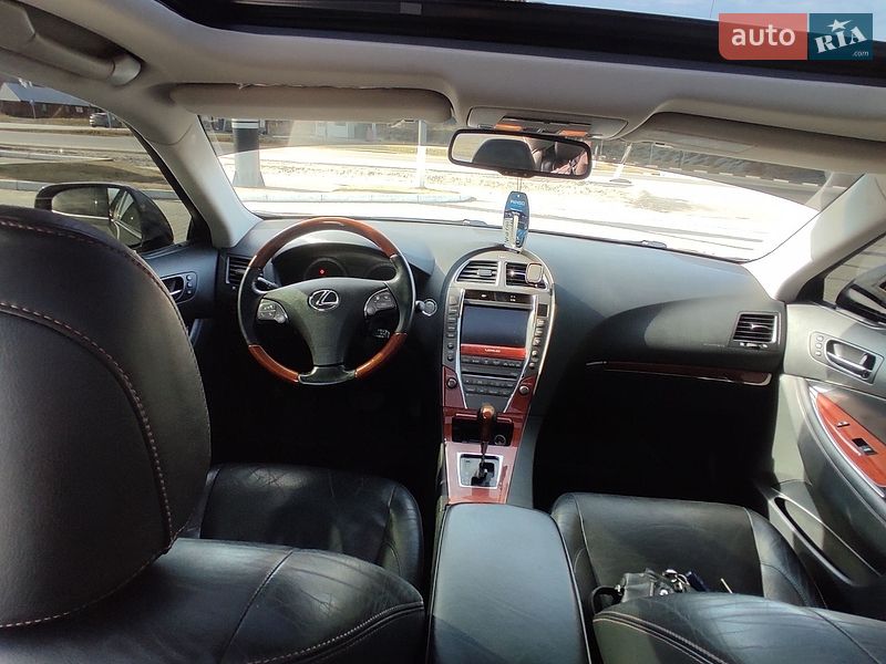 Седан Lexus ES 2011 в Львове