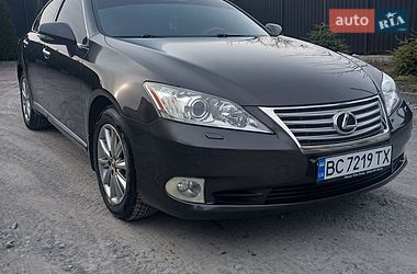 Седан Lexus ES 2011 в Львове