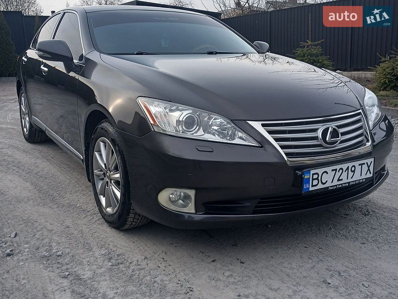 Седан Lexus ES 2011 в Львове