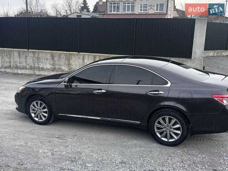 Седан Lexus ES 2011 в Львове