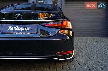Седан Lexus ES 2019 в Львове