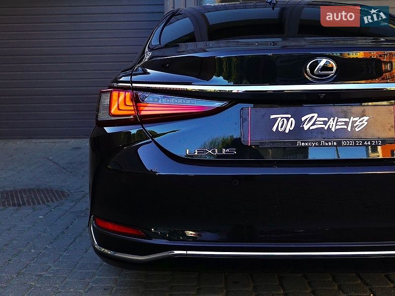 Седан Lexus ES 2019 в Львове
