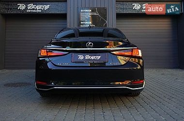 Седан Lexus ES 2019 в Львове