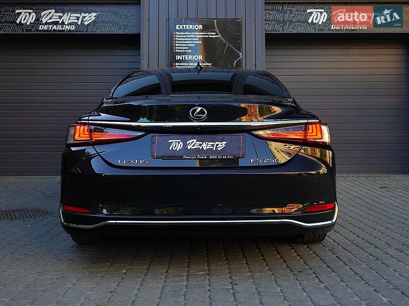 Седан Lexus ES 2019 в Львове