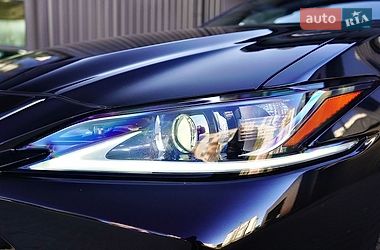 Седан Lexus ES 2019 в Львове