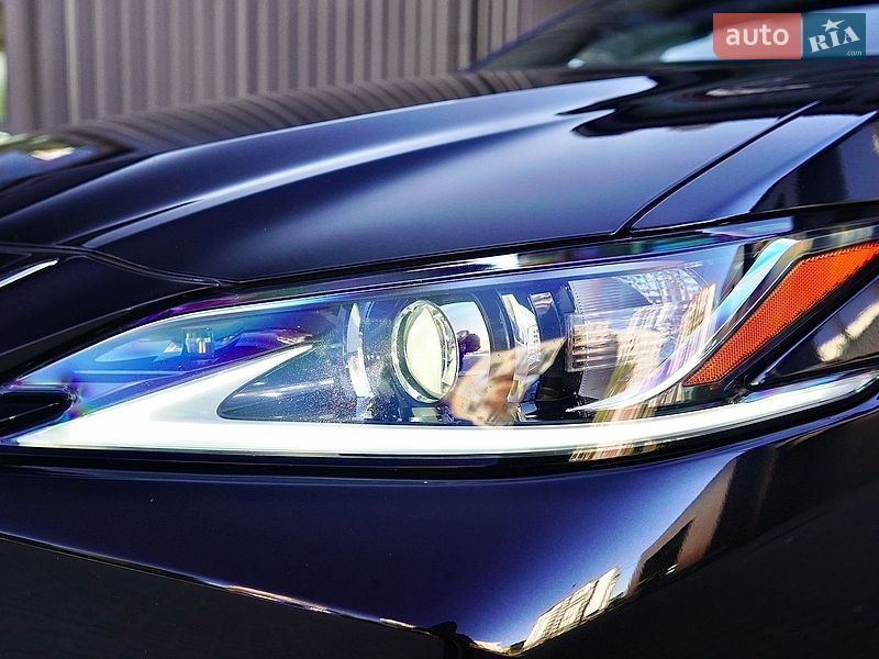 Седан Lexus ES 2019 в Львове