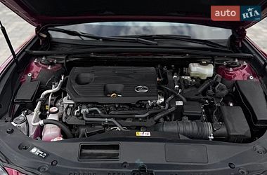 Седан Lexus ES 2022 в Киеве