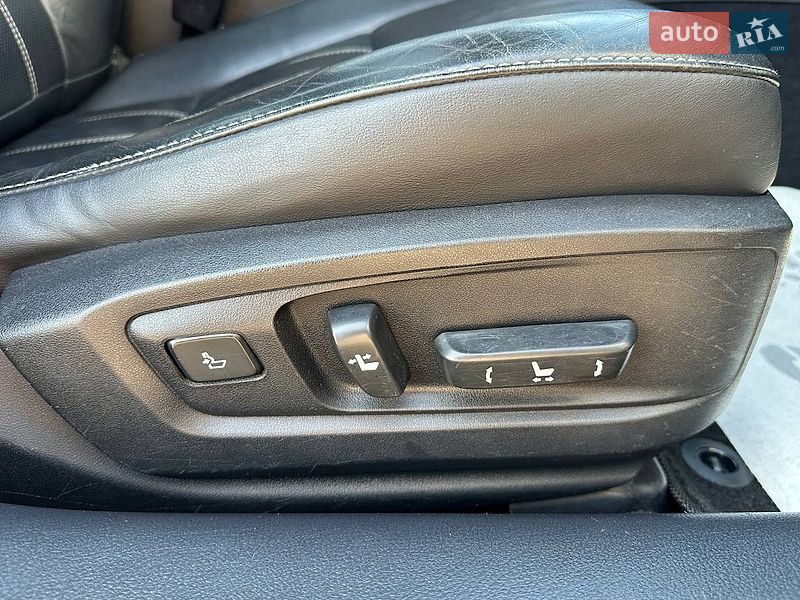 Седан Lexus ES 2015 в Житомирі