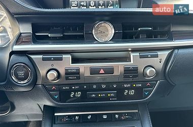 Седан Lexus ES 2015 в Житомирі