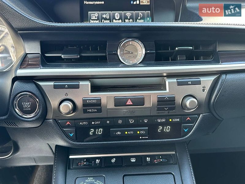 Седан Lexus ES 2015 в Житомирі