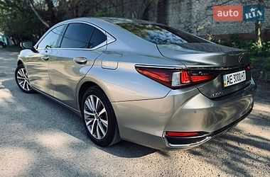 Седан Lexus ES 2018 в Дніпрі