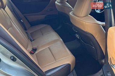 Седан Lexus ES 2018 в Дніпрі