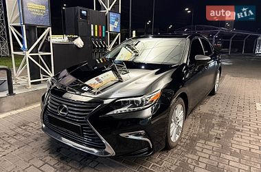 Седан Lexus ES 2015 в Киеве