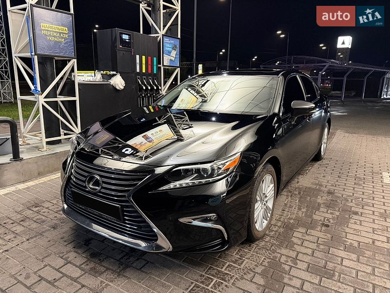 Седан Lexus ES 2015 в Киеве