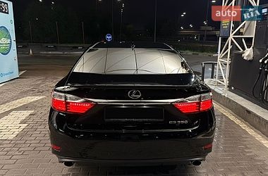 Седан Lexus ES 2015 в Киеве