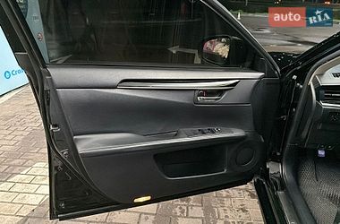 Седан Lexus ES 2015 в Киеве