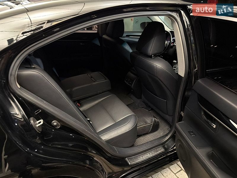 Седан Lexus ES 2015 в Киеве