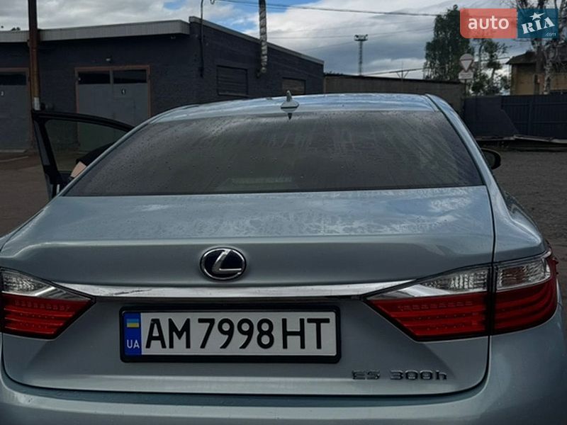 Седан Lexus ES 2012 в Коростене