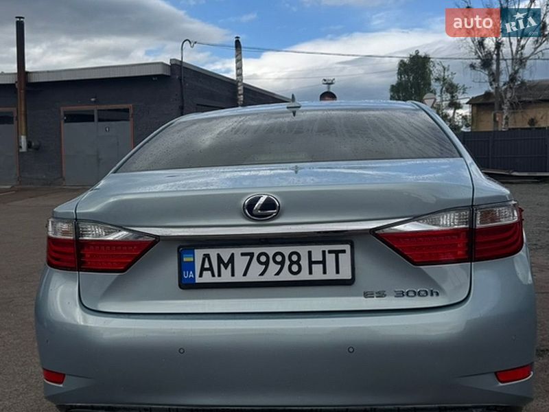 Седан Lexus ES 2012 в Коростене