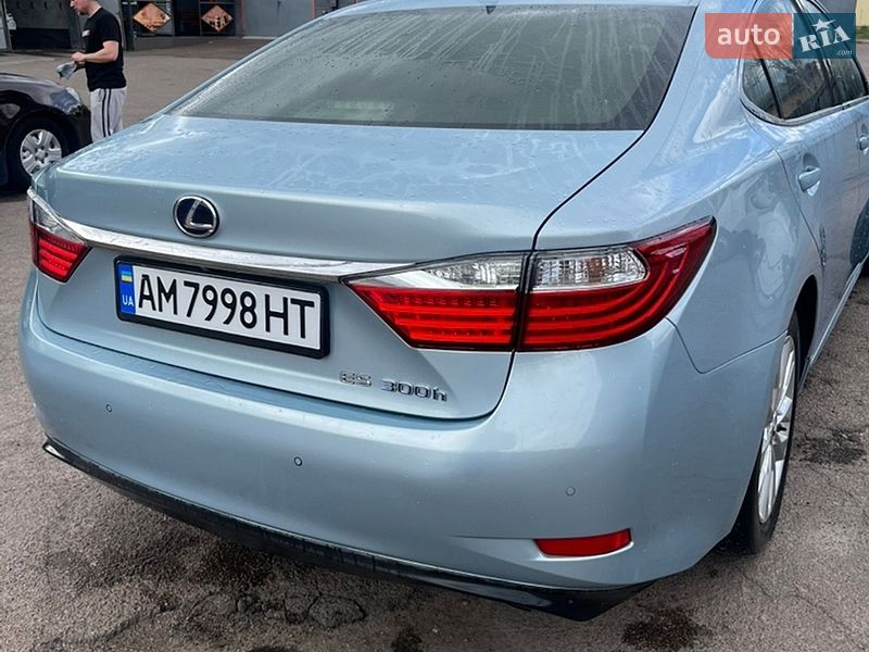 Седан Lexus ES 2012 в Коростене