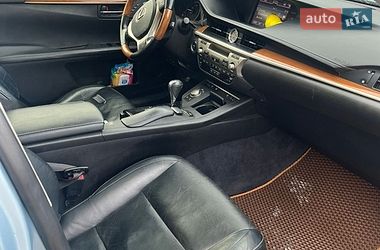Седан Lexus ES 2012 в Коростене