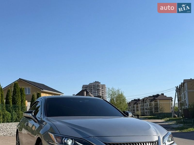 Седан Lexus ES 2020 в Киеве