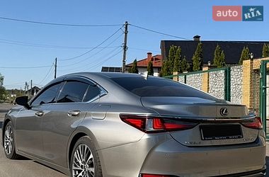 Седан Lexus ES 2020 в Киеве