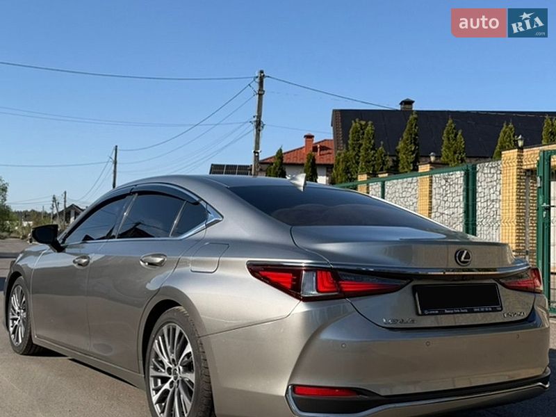 Седан Lexus ES 2020 в Киеве