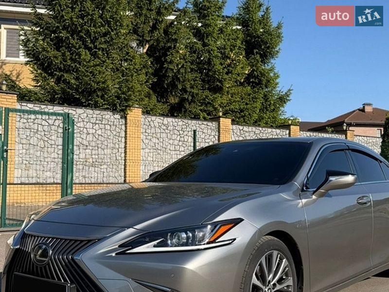 Седан Lexus ES 2020 в Киеве