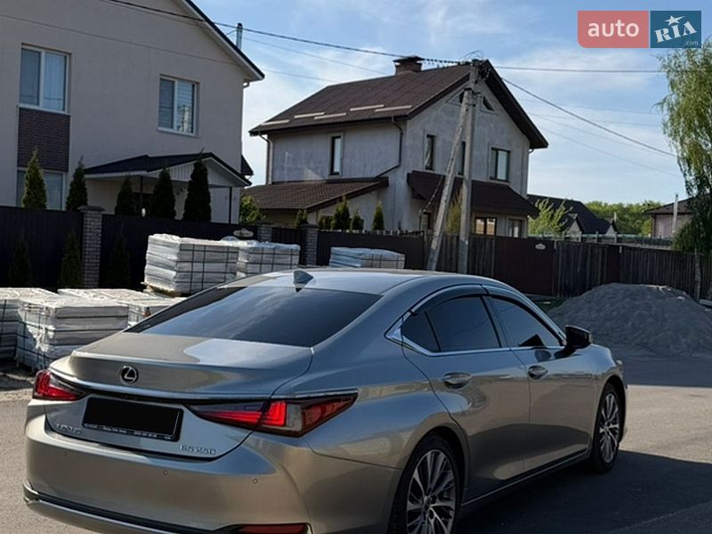 Седан Lexus ES 2020 в Киеве