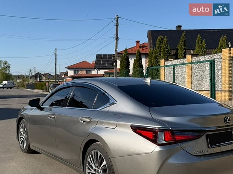 Седан Lexus ES 2020 в Киеве
