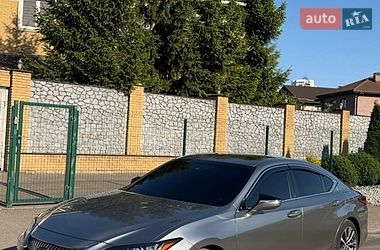 Седан Lexus ES 2020 в Киеве