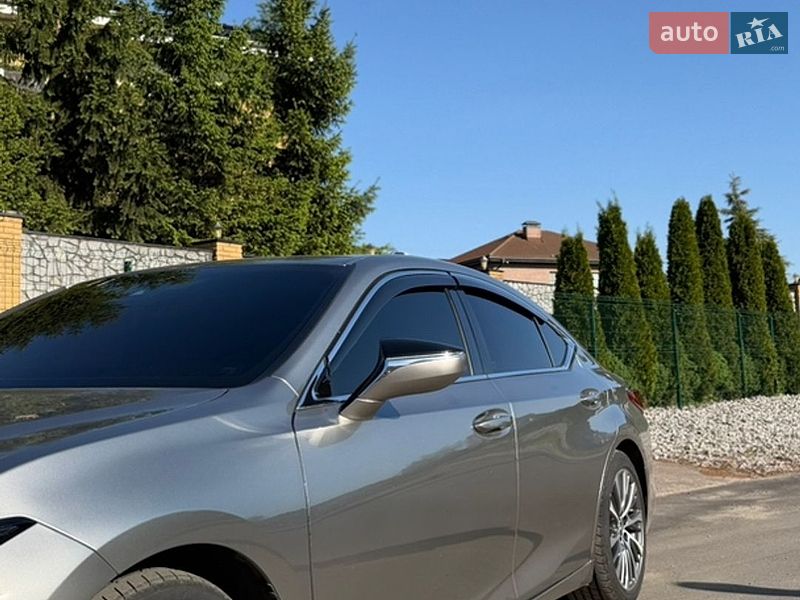 Седан Lexus ES 2020 в Киеве